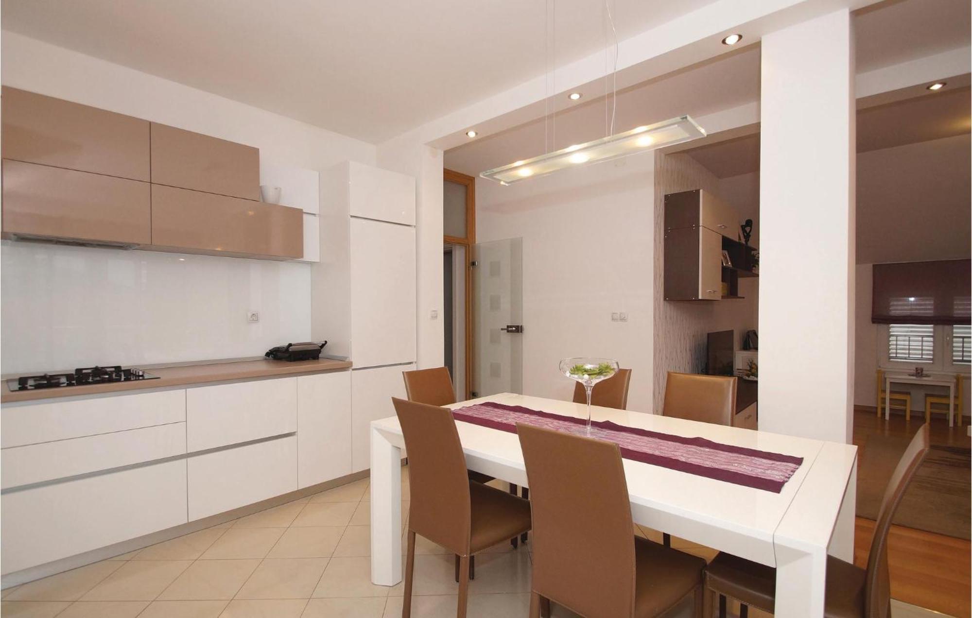 Awesome Apartment In Racisce With Wifi Exterior photo